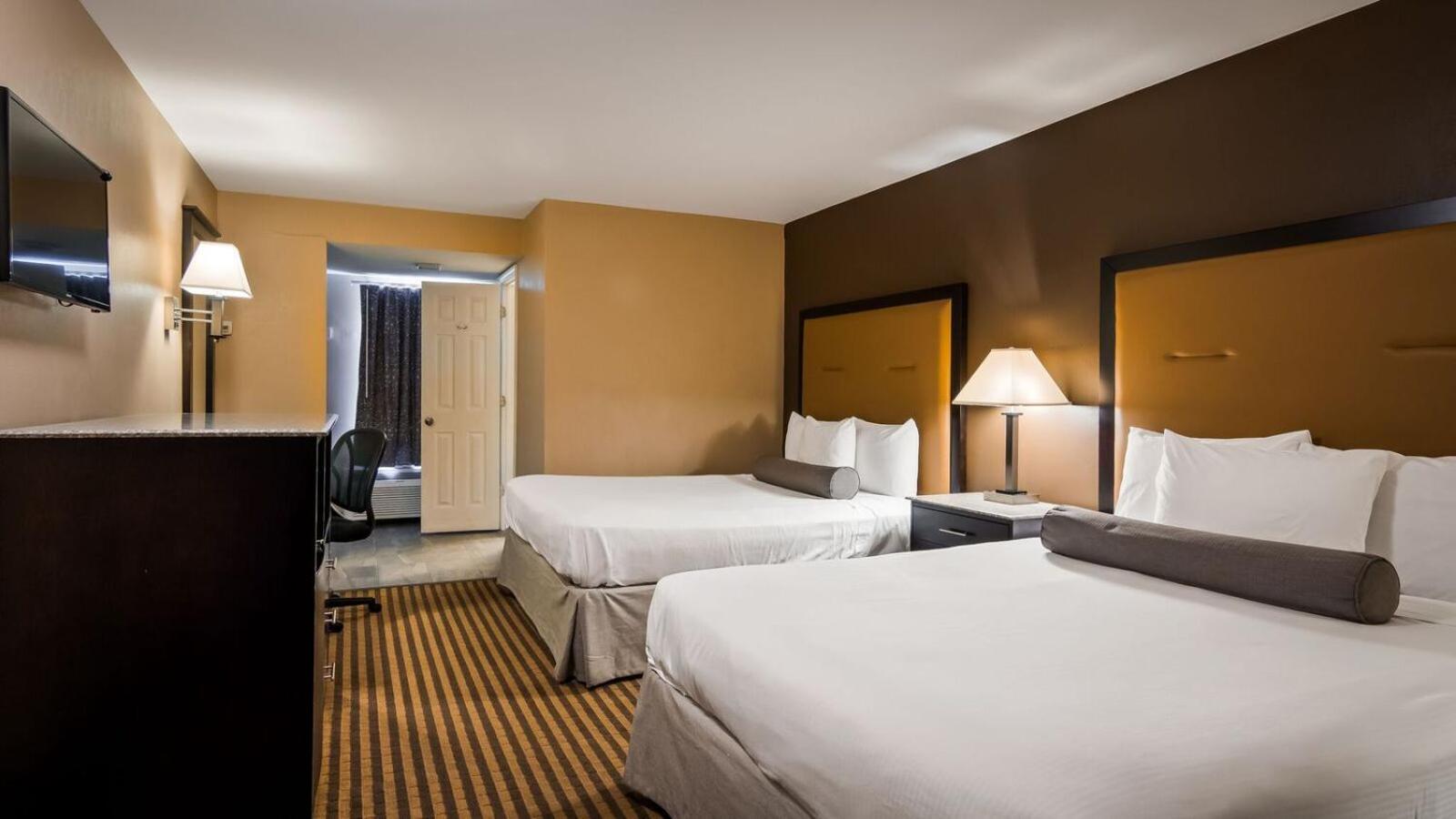 Travelodge By Wyndham Белмаур Экстерьер фото