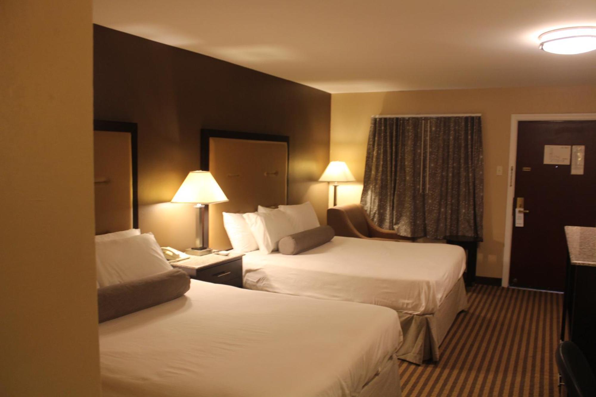 Travelodge By Wyndham Белмаур Экстерьер фото