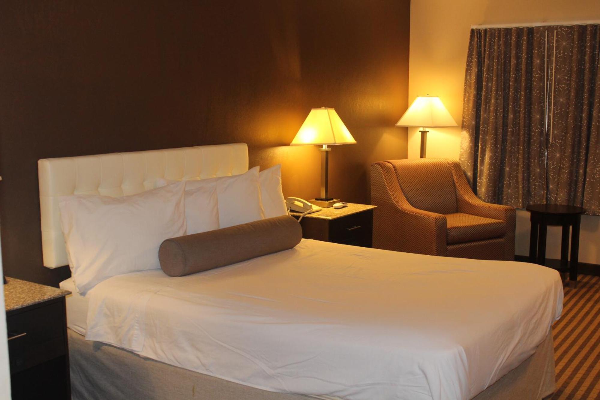 Travelodge By Wyndham Белмаур Экстерьер фото