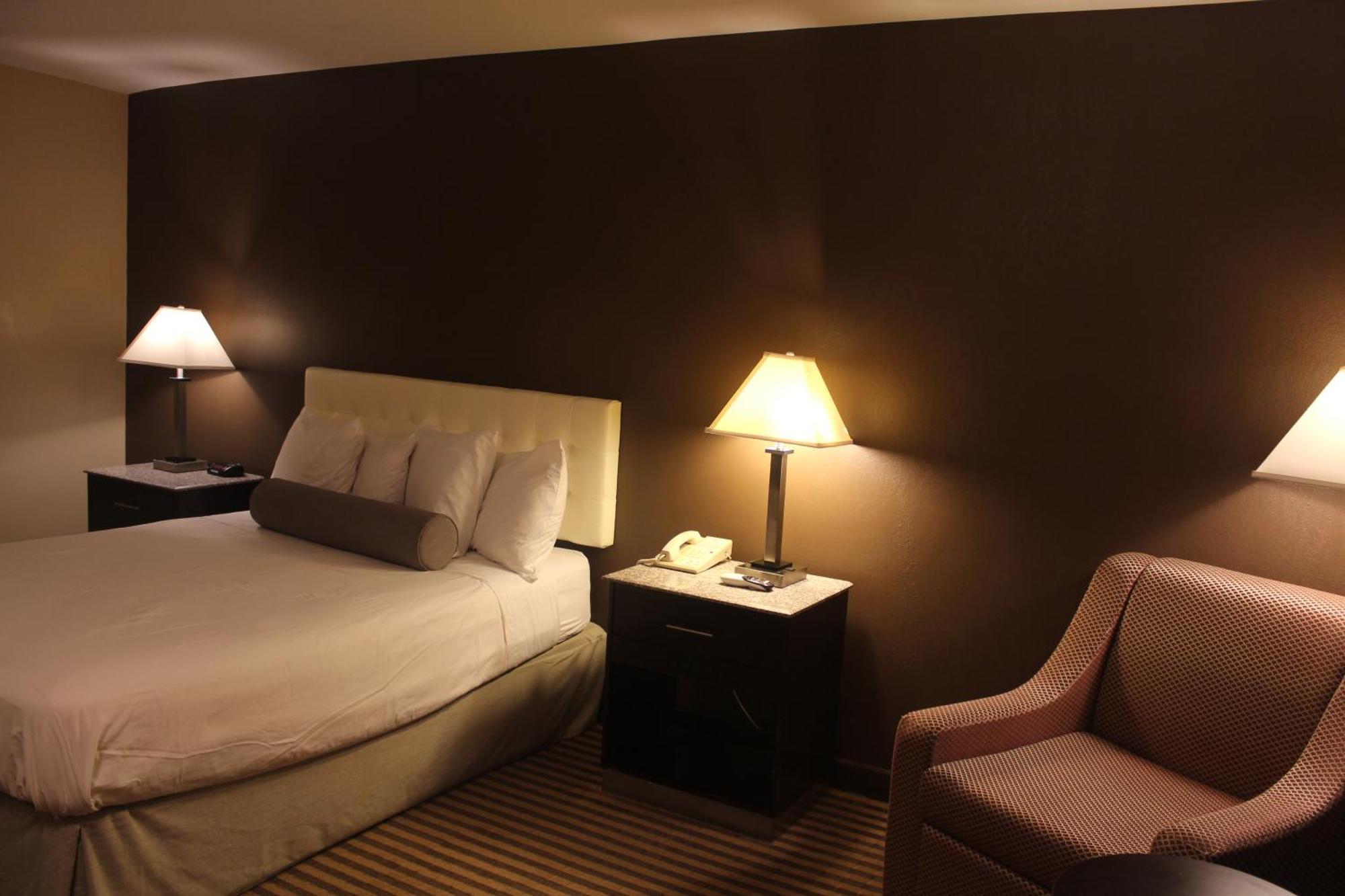 Travelodge By Wyndham Белмаур Экстерьер фото