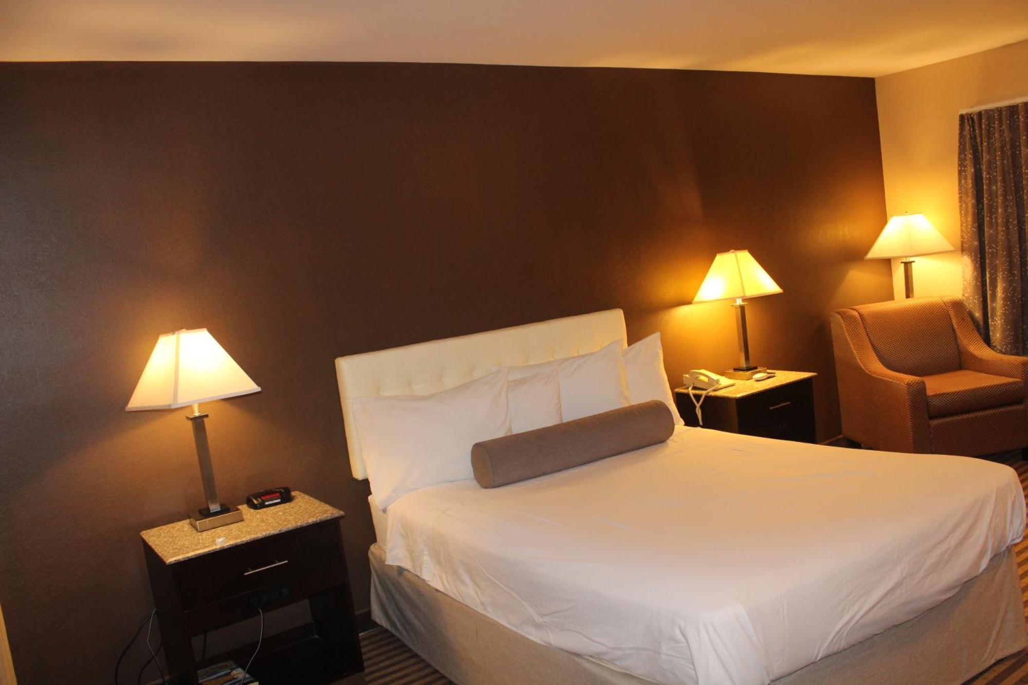 Travelodge By Wyndham Белмаур Экстерьер фото